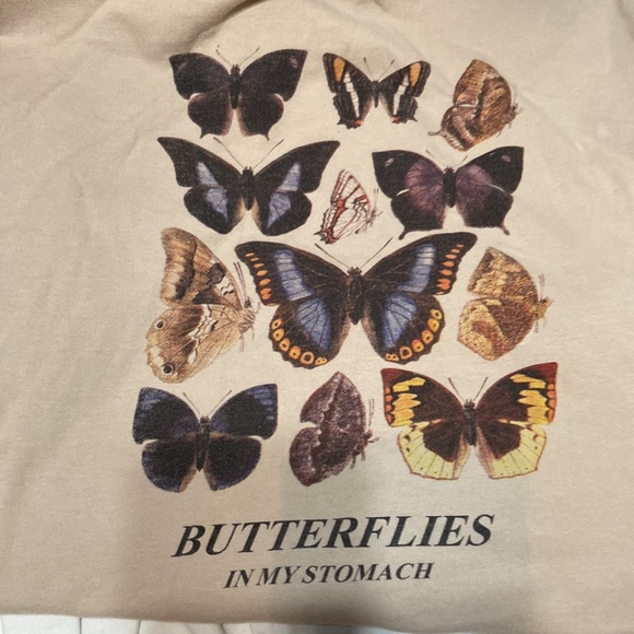 SHEIN WOMEN’s T-Shirt tan w/butterflies Med short sleeve - Picture 4 of 6